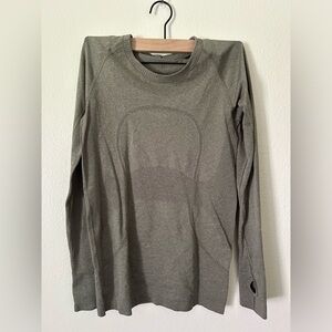 Swiftly Tech long sleeve, fits size 6/8